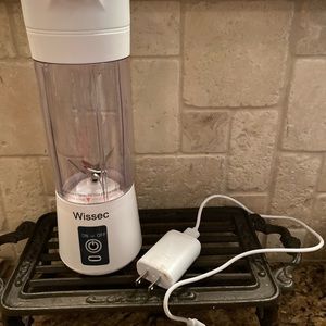 Portable white blender with charger